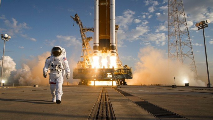 StockCake-Journey_to_Stars-3930948-medium